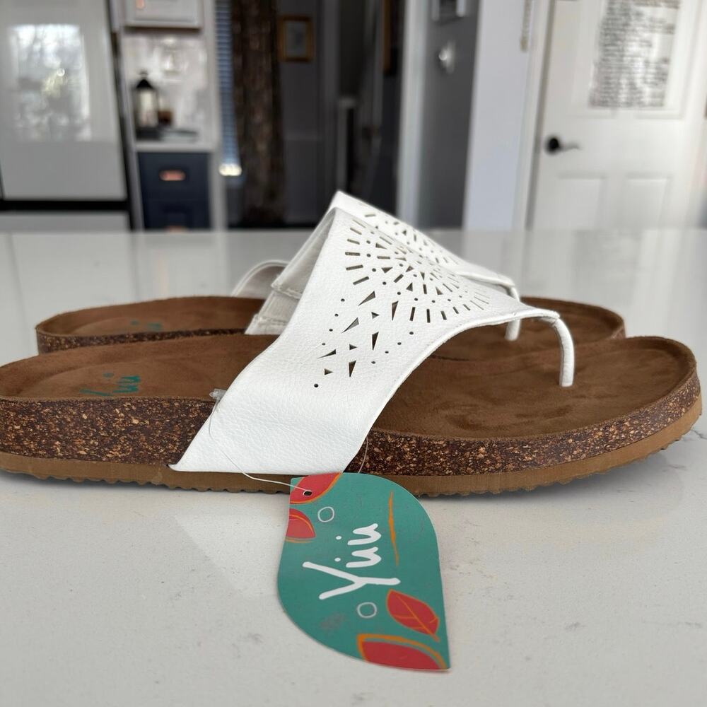 NWT Yuu leather eyelet thong sandals sz 11 white/tan boho coastal chic comfort - Picture 2 of 8